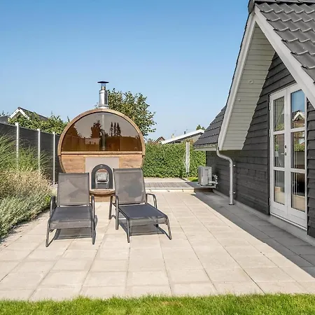 펜션 Stunning Home In Otterup With Sauna *